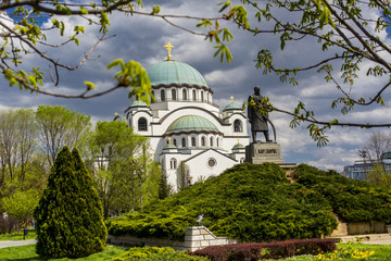 Fototapeta na wymiar Looking at the Saint Sava cathedral and monument of Karageorge Petrovitch