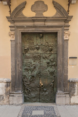 Ljubljana,Słowenia,centrum miasta,dzień,lato,sierpień,słońce, star&oacute;wka, katedra, drzwi