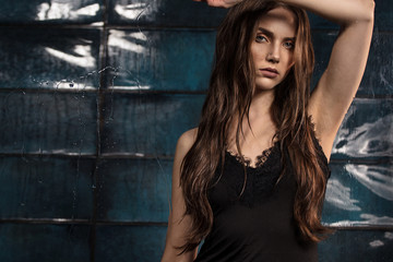 Fototapeta premium Attractive brunette girl over water drops.