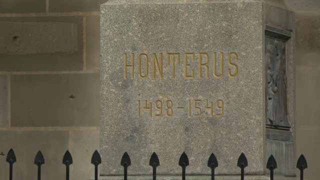 Honterus name engraved on a pedestal