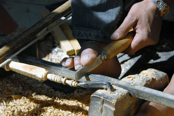 Artisan tourneur sur bois, Marrakech, Ouarzazate, Maroc