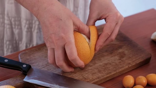 Cleaning from the peel of an orange