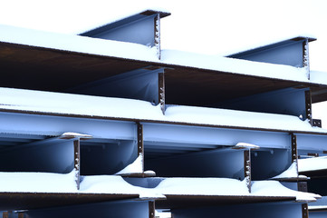 Abstraction of the metal supports of the bridge.