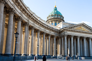 people walk to Kazan Cathedral in Saint Petersburg
