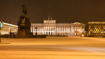 Fototapeta na wymiar night view of St Isaac Square in St Petersburg