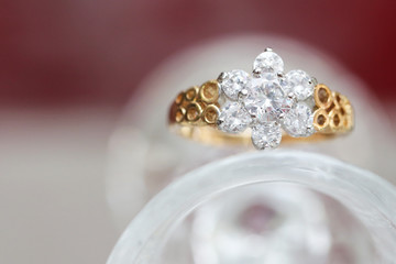 flower diamond on gold ring