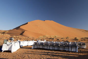 Dünenlandschaft von Sossusvlei, Picknick (Namibia)