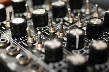 シンセサイザー