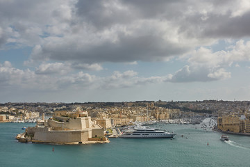 Obraz premium View of old town and its port in Valletta in Malta