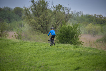 Fototapeta premium woman and man riding bicycles in the natural environment
