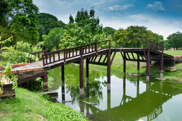Alte Fußgängerbrücke in Ayutthaya