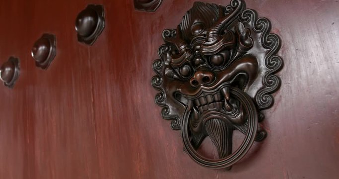 Traditional Chinese building lion statue lion wooden door handle