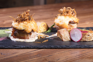  Жаркое из свинины и бекона. Запеченная свинина с овощами и зеленью. Roast pork and bacon. Roast pork with vegetables and herbs