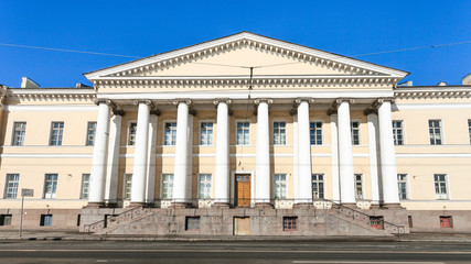 Fototapeta na wymiar front view of Academy of Sciences in St Petersburg