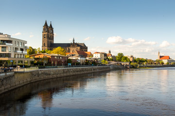 Magdeburg in der Abenddämmerung