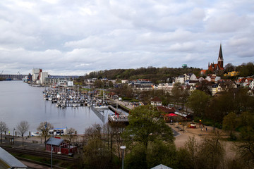 Panorama Blick auf den Flensburger Hafen mit Wasserturm und Sankt-Jürgen-Kirche