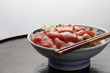 マグロ丼