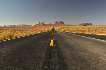 Road to Monument Valley
