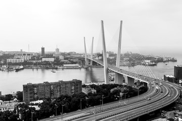 Obraz premium Golden Bridge in Vladivostok, Russia. Black and white image