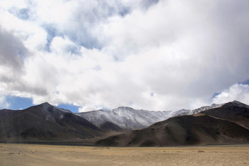 Fototapeta na wymiar Valley near Hanle village, Ladakh, Jammu Kashmir