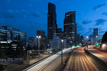Fototapeta premium Interstate 5 and downtown city skyline at dawn, Seattle, Washington State, USA