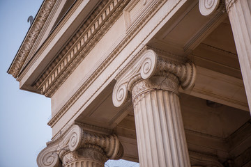 Obraz premium Abstract angle of Roman architecture with marmor stone pillars in late evening