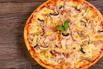 Pizza with ham and mushrooms