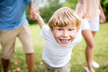 Obraz premium Boy playing with family
