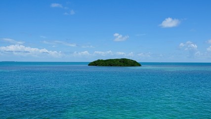 Fototapeta premium Kleine Insel im Sonnenschein, Florida Keys