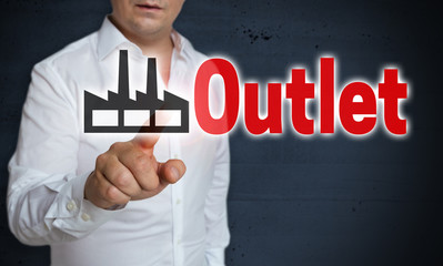 Outlet Touchscreen wird von Mann bedient Konzept