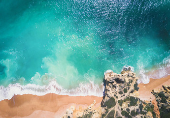 Aerial view of sandy beach and ocean with beautiful clear turquoise water.  - obrazy, fototapety, plakaty