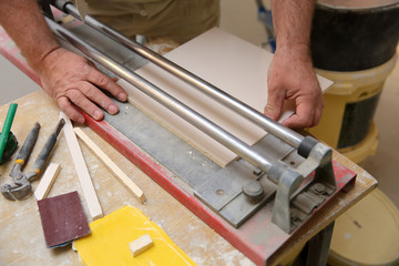 When laying ceramic tiles, you must also be able to use electrical devices such as a grinder and manual tools for cutting tiles.