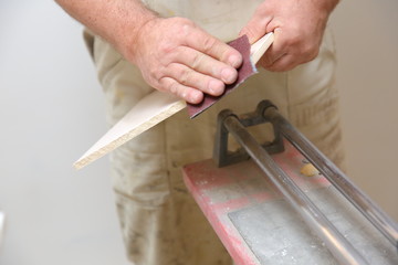 When laying ceramic tiles, you must also be able to use electrical devices such as a grinder and manual tools for cutting tiles.