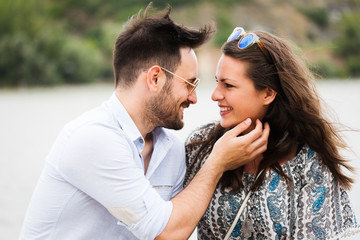 Obraz premium Young attractive happy couple having romantic date