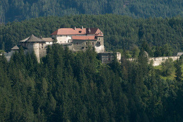 Fototapeta na wymiar Burg Rodeneck bei Mühlbach in Südtirol