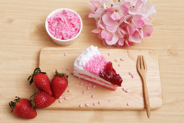 Strawberry yoghurt cake