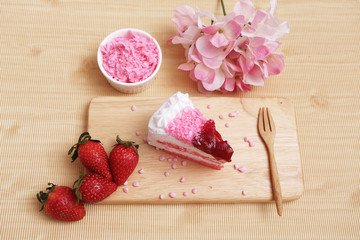 Strawberry yoghurt cake