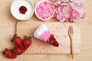 Strawberry yoghurt cake