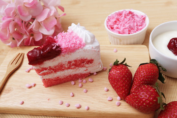 Strawberry yoghurt cake