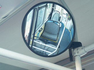 Espejo interior bus para seguridad de pasajeros.