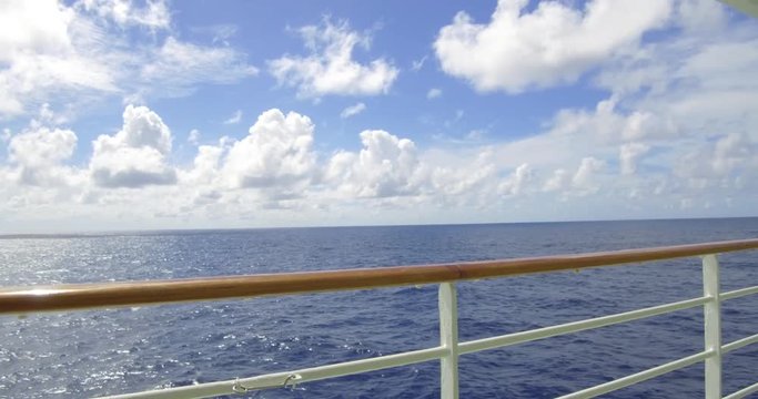 Reling Cruise Ship
