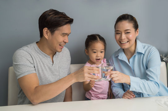 59,084 BEST Drink Water Asian IMAGES, STOCK PHOTOS & VECTORS | Adobe Stock