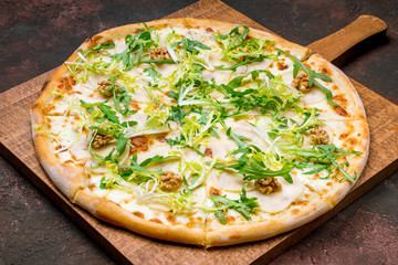 Pizza with pears and Gorgonzola cheese.