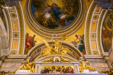 Fototapeta na wymiar panoramic view on interior Isaac's cathedral, Saint-Petersburg, Russia