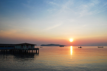 Fototapeta na wymiar Sunrise at koh Lan , Chonburi , Thailand