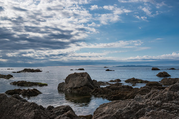 岩場の海と空　新潟　日本海