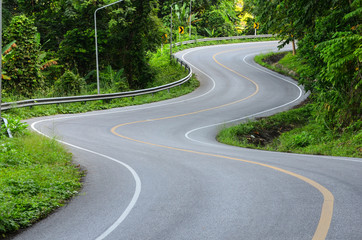 Fototapeta na wymiar curve of the road
