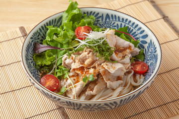 冷しゃぶうどん