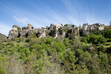 Fototapeta na wymiar Cantobre, village perche d'Aveyron