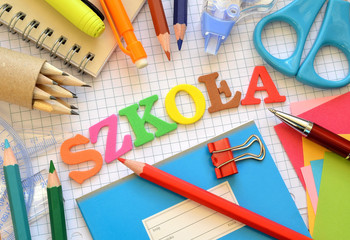 przybory szkolne